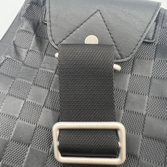 LV Avenue Slingbag preloved - Picture 9 of 13